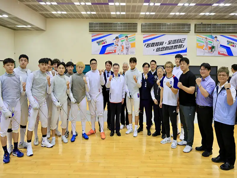 陳其邁與卓榮泰訪視世大運代表隊　勉勵選手勇敢出征為國爭光