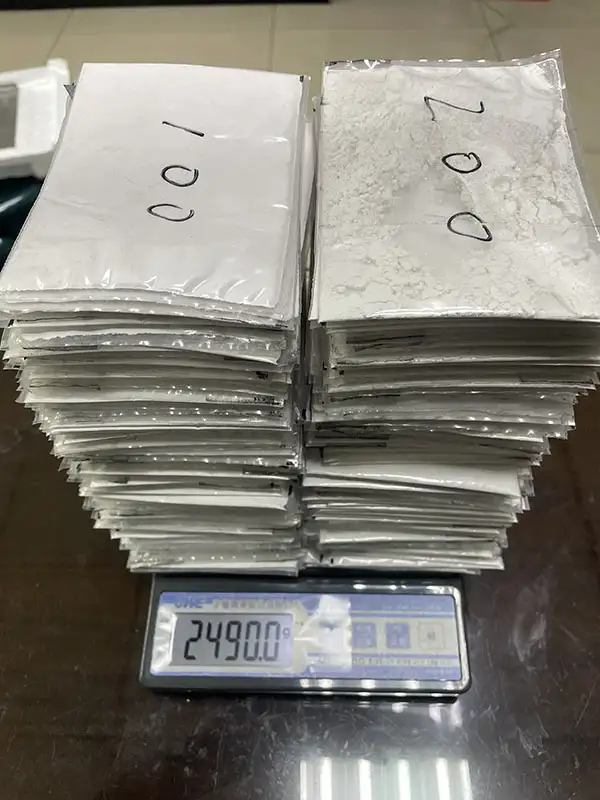海關人員細心查驗發現其中夾藏毒品,查扣近2.5公斤毒品海洛因。(圖/刑事警察局提供)