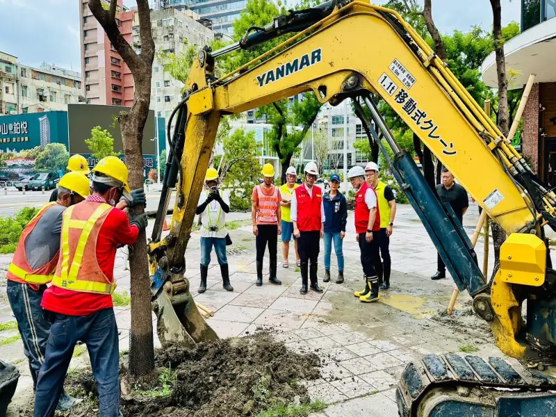 高市府啟動支援機制　18輛抓斗車馳援嘉義災區