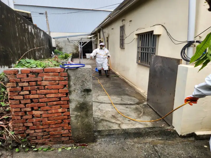 旗津污水管爆裂淹水　市府聯手國軍協助居民復原家園
