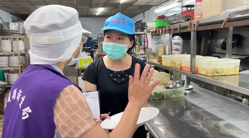 嘉義縣衛生局強化稽查,攜手民眾守護災後飲食安全。(圖/嘉義縣衛生局 提供)
