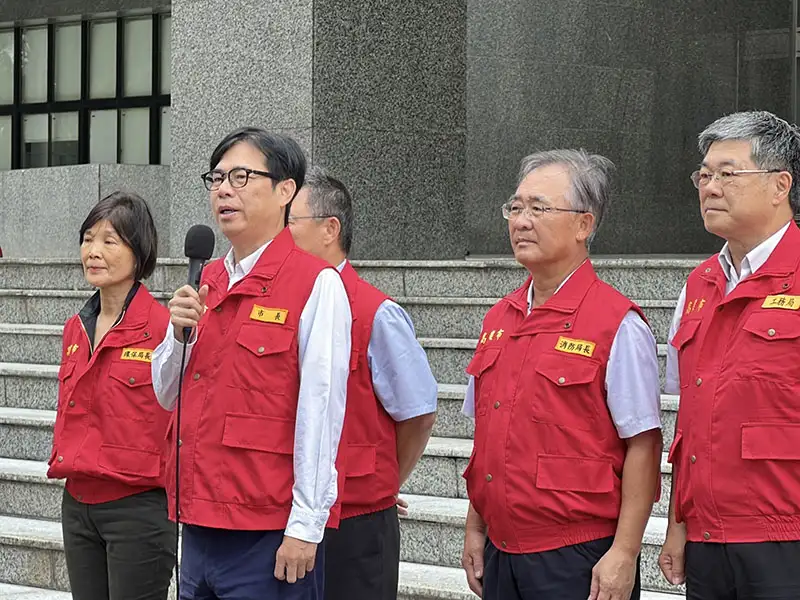 陳其邁授旗出發　高雄再派部隊馳援台南災後復原