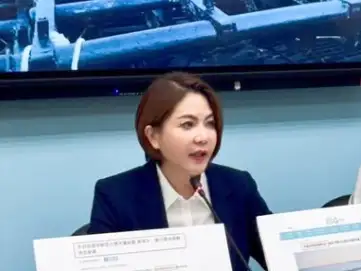 立委陳菁徽呼籲,民進黨政府與經濟部,回頭是岸,針對錯誤能源政策,大檢討大懺悔。(記者吳文欽攝)