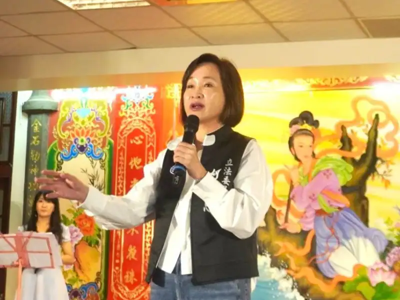 柯志恩出席漁民節活動　親赴興達港向漁民致意