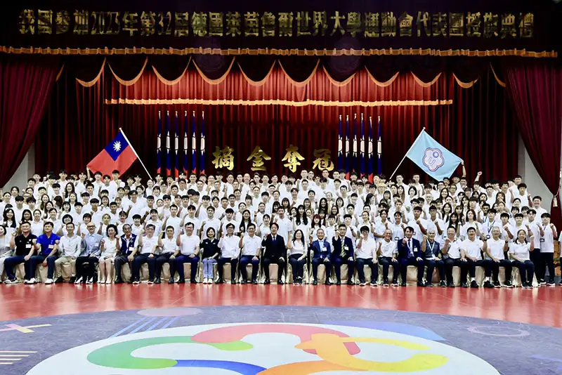 高雄市長陳其邁陪同總統賴清德出席2025德國萊茵魯爾世大運並呼籲全體國人齊心為我國代表團加油,共同期待選手們在國際賽場上勇創佳績、為國爭光。(記者吳文生攝)