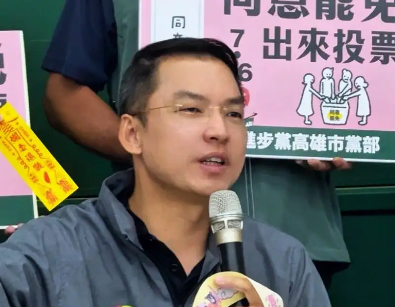 民進黨高雄市黨部主委黃文益重申,對市議員初選席次秉持一貫中立的立場,一律尊重市黨部執評委會議的決議。(記者吳文欽攝)