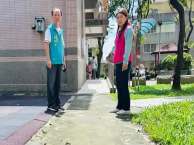 李雅靜怒轟高市府　鳳山無障礙坡道變危險陷阱