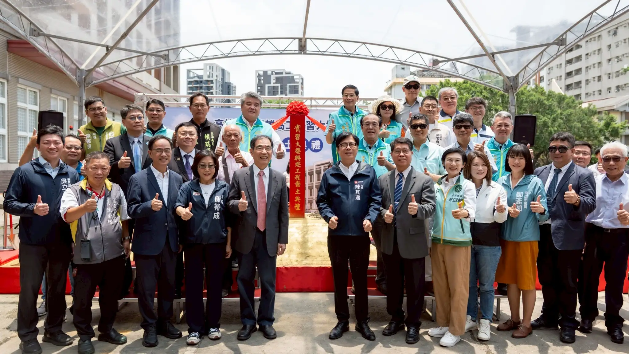 高雄高工建築實習大樓新建工程於十七日舉行動土典禮,高雄市議長康裕成出席見證。(記者吳文生攝)