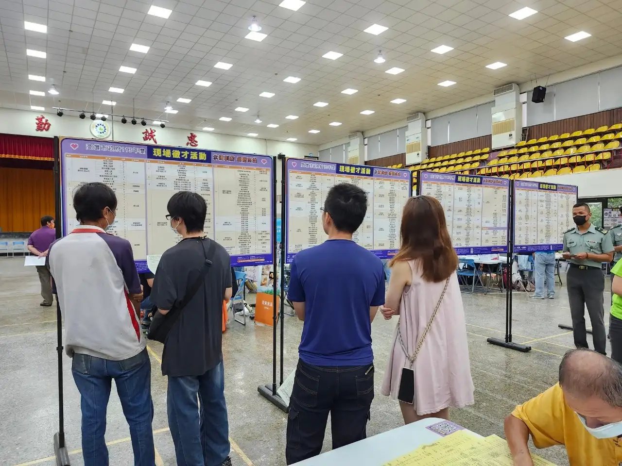 「高雄科學園區徵才專區」吸引多家科技大廠進駐，提供優質就業機會。（記者吳文生攝）