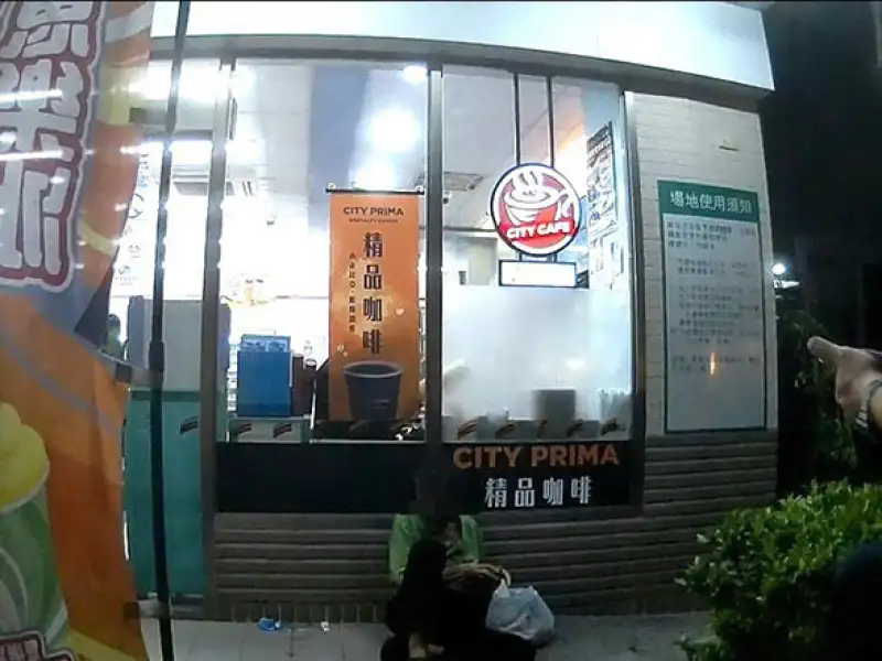 警方凌晨巡邏發現失蹤長者　即時協助護送返家獲家屬感謝