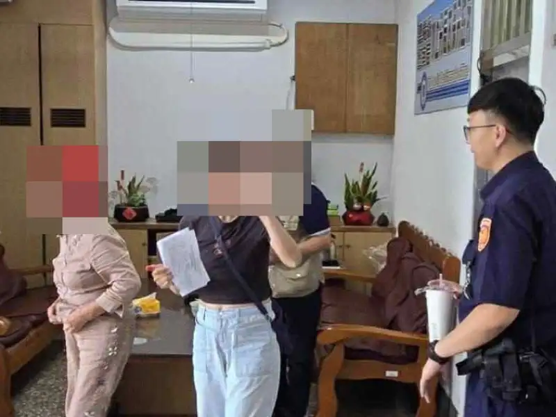 7旬失智婦走失  太保警暖心助返家