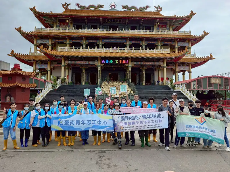 崑大承接臺南青年志工中心 捲袖助麻豆柚農救災守家園