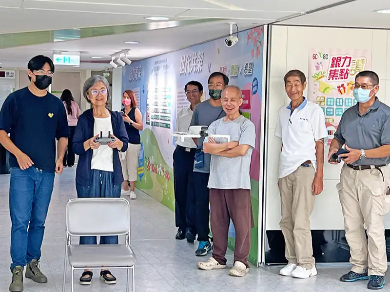 銀力飛行員Ready！ 勞動部打造銀髮無人機職能新航道