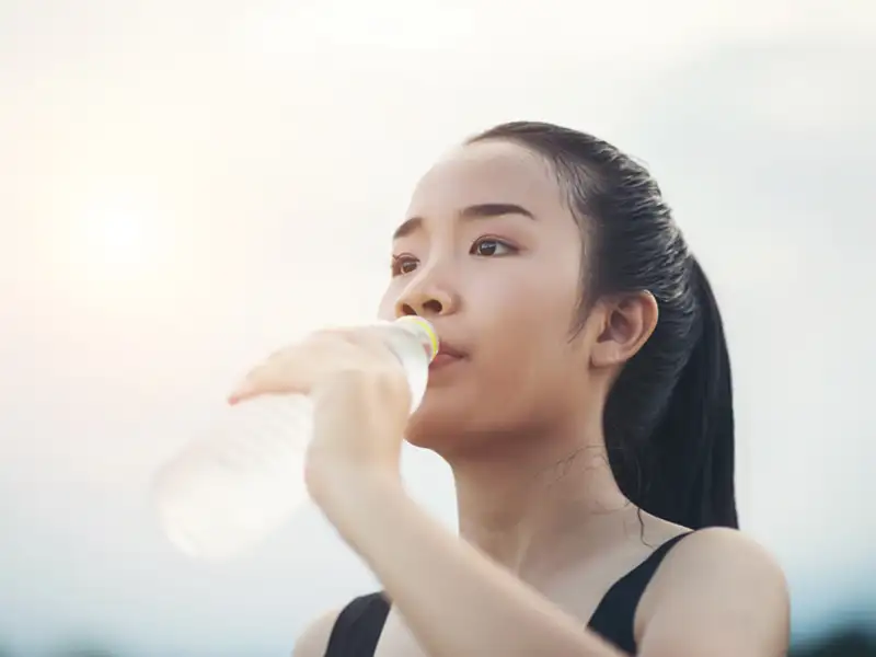 炎夏防中風！喝對「好水」是關鍵　專家教你正確補水守護健康