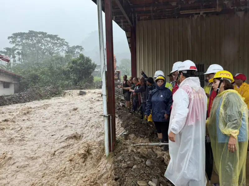 那瑪夏豪雨災情嚴峻　副市長林欽榮勘災慰問安置住民