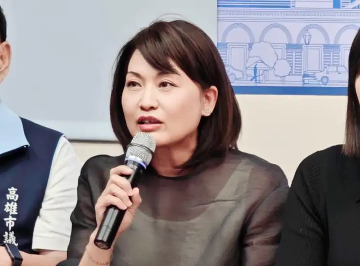 市議員陳麗娜指出,在消防安全有大問題的情況下,三元能源應立即全面撤除廠區內儲能設備,否則就不應該復工。(記者吳文欽攝)