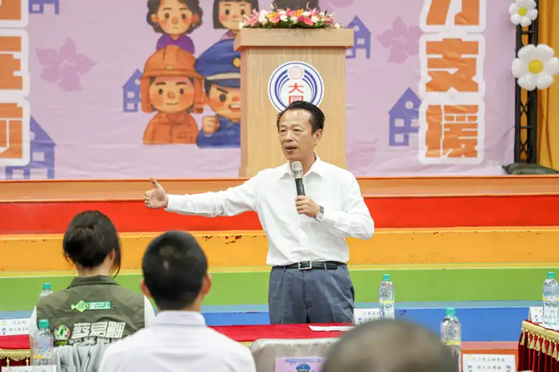 嘉義縣長翁章梁出席治安研習觀摩會,肯定灣北社區治安成效,強調社區與政府合作守護家園。(記者張振興翻攝)