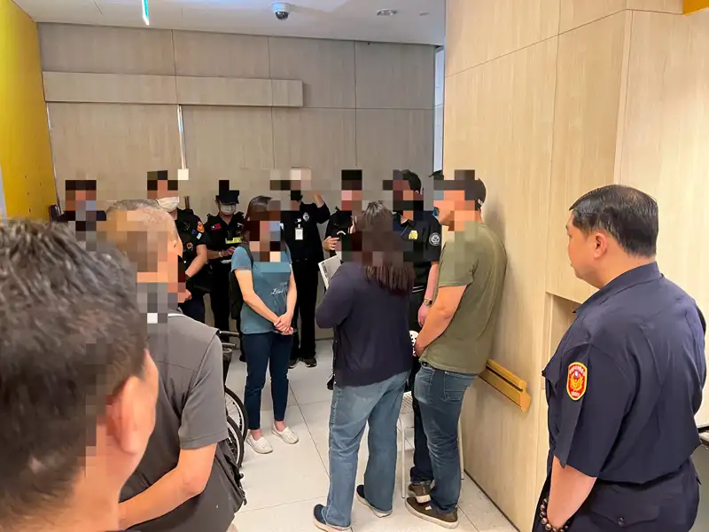 高雄左營某醫院凌晨爆發產權爭奪衝突  男率多人闖入爆衝突