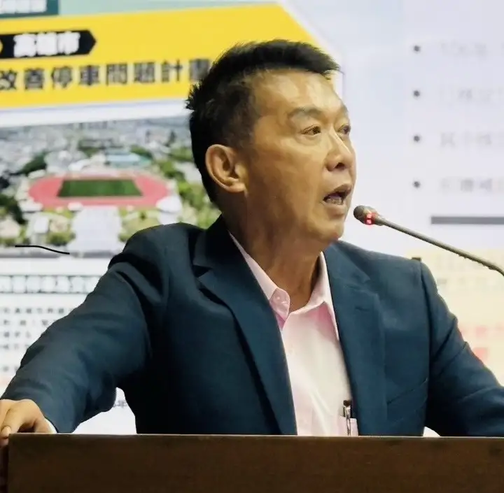 立委許智傑表示，高雄立委向行政院請命共同聲明，災後重建刻不容緩，爭取七二八豪雨納入丹娜絲颱風災後重建特別條例。（記者吳文欽攝）