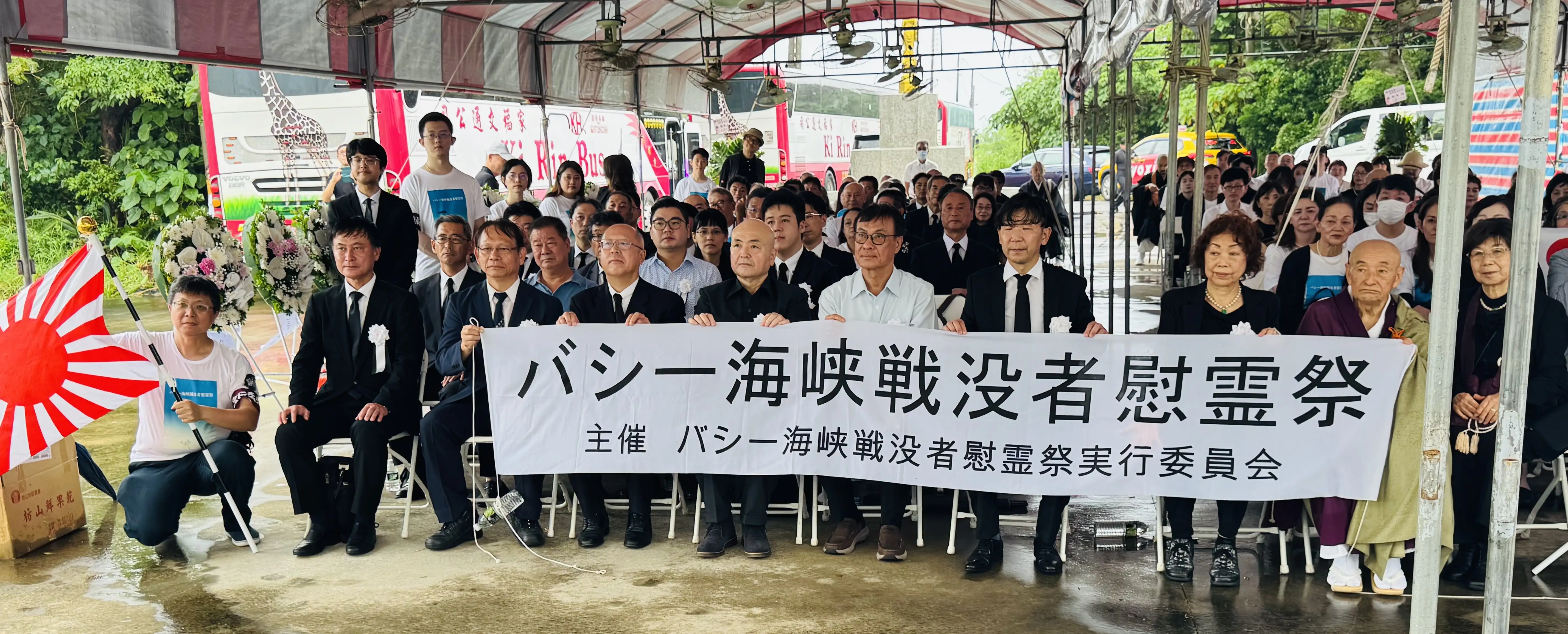 屏東縣恆春鎮潮音寺三日舉行第11次慰靈祭,悼念二戰長眠於巴士海峽的10萬至20萬亡魂,遠從日本專程出席的日籍遺族多達150人。(記者吳文欽攝)