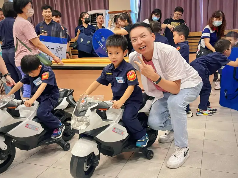 黃文益舉辦小小消防與警察體驗營　培育勇敢有擔當新世代