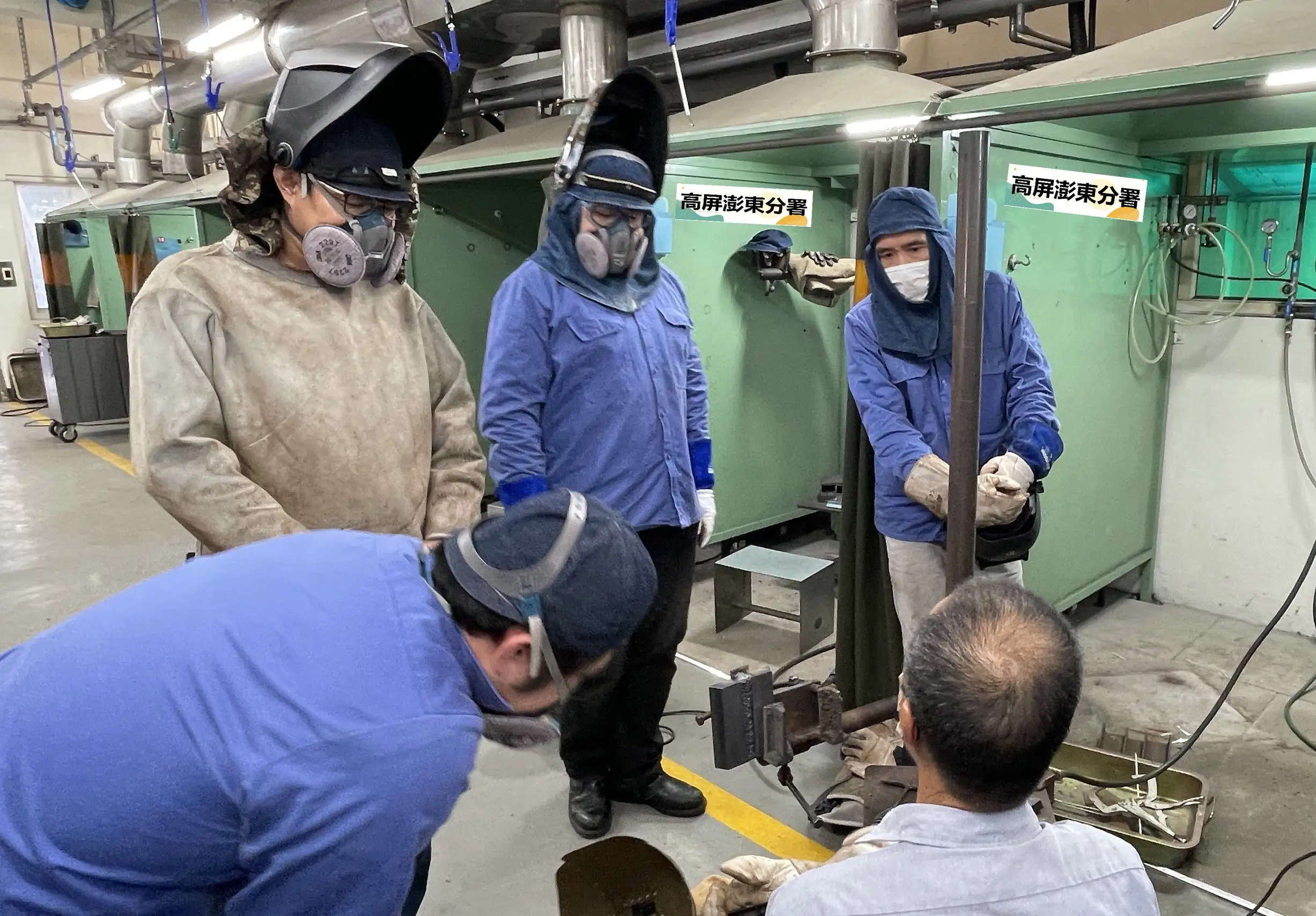 阿宗專注練習銲接技術,逐步掌握專業技能,成功取得證照。(圖/高分署職訓 提供)