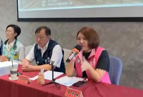 市議員邱于軒聲援高雄市石化產業總工會，呼籲中央為確保公共安全與產業發展，將捷運東港林園線穿越林園石化專區路段改採地下化施工。（記者吳文生攝）
