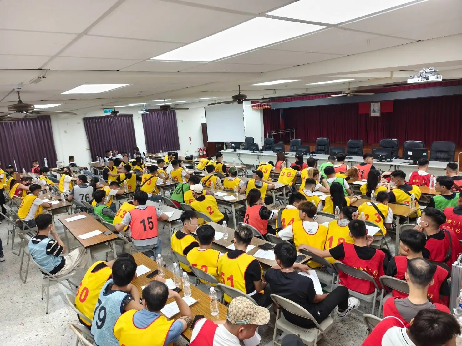 現場查獲越南籍毒品現行犯1人,並查獲涉案人員共107人,其中包含11名失聯移工。(圖/台南市第五分局 提供)