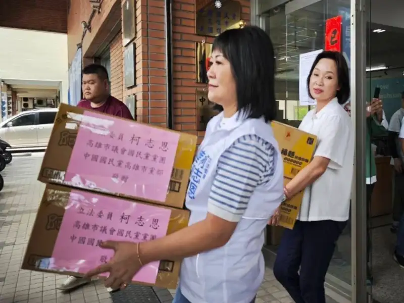 柯志恩攜議員團隊送暖　物資直送那瑪夏部落
