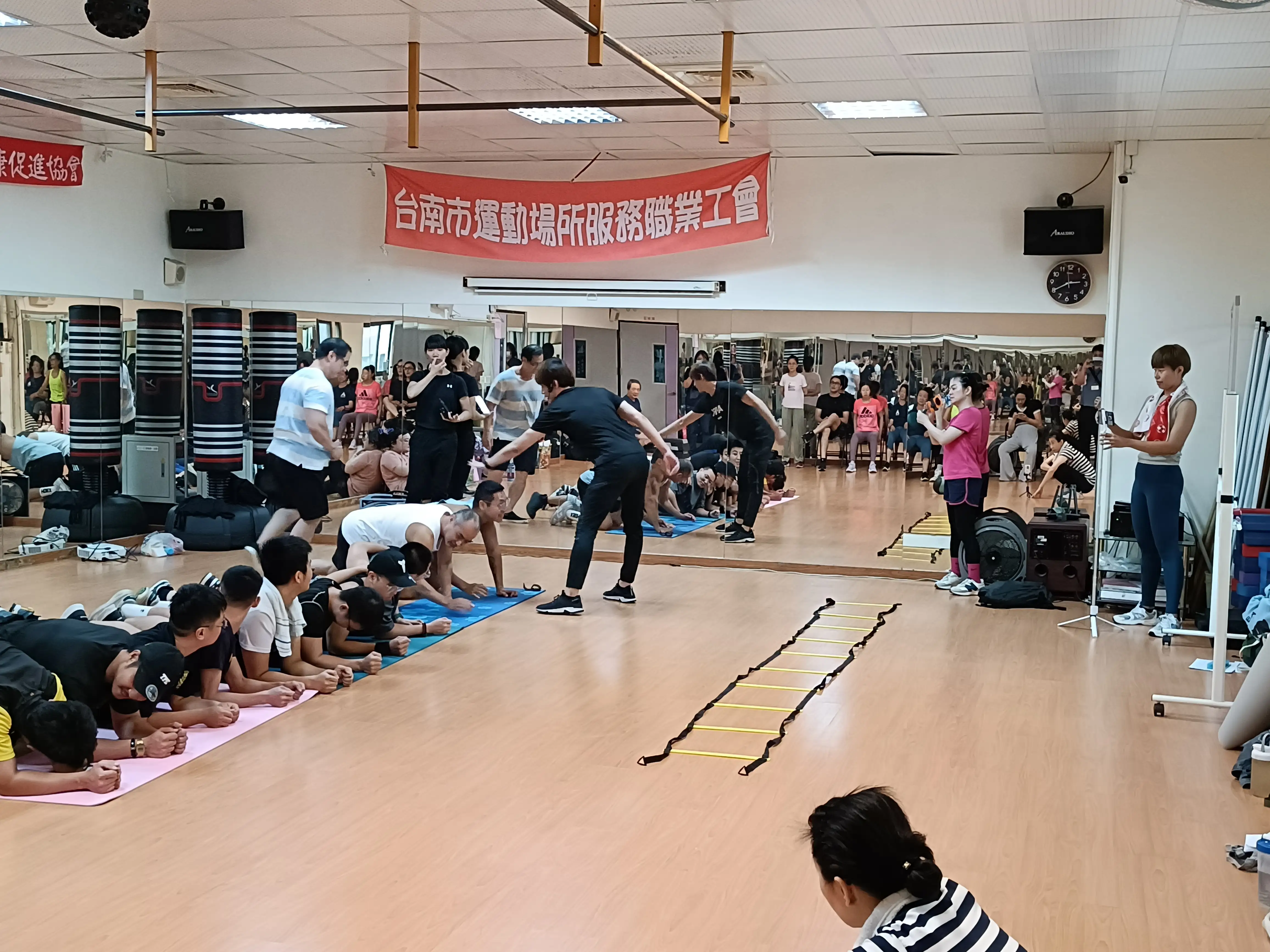 台南市運動場所服務職業工會承辦雲嘉南分署「產業人才投資方案」，辦理多門健身相關在職課程。(圖/ 勞發署雲嘉南分署 提供)