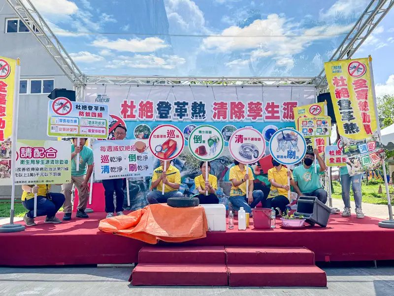 朴子市衛生所以話劇向民眾宣導「巡、倒、清、刷」防蚊四步驟，提醒社區居民落實環境清潔。(圖/嘉義縣衛生局提供)