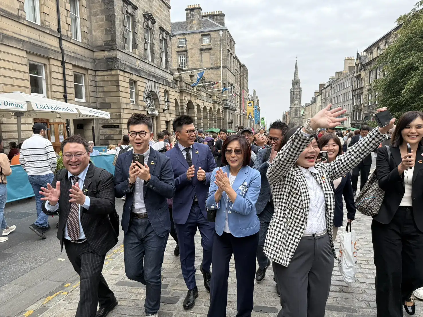 高雄市議長康裕成率領參訪團拜會愛丁堡市議會，雙方就城市治理、淨零碳排與觀光產業深入交流，深化雙城友誼，共創合作新契機。（高雄市議會提供）