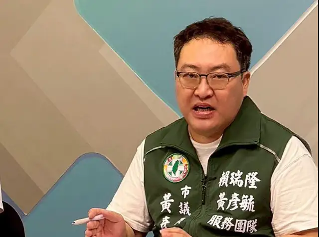 市議員黃彥毓指出,前鎮205兵工廠將於9月搬遷,10月進駐新大樹基地。(記者吳文生攝)