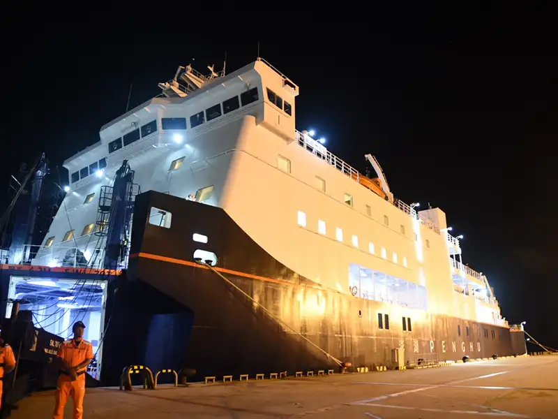 澎湖輪首航抵基隆　夜行航程帶旅客賞星追日出