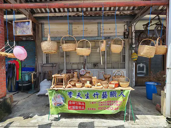 假日左鎮老街上,可購得李天生竹編作品。(圖/臺南市觀旅局 提供)
