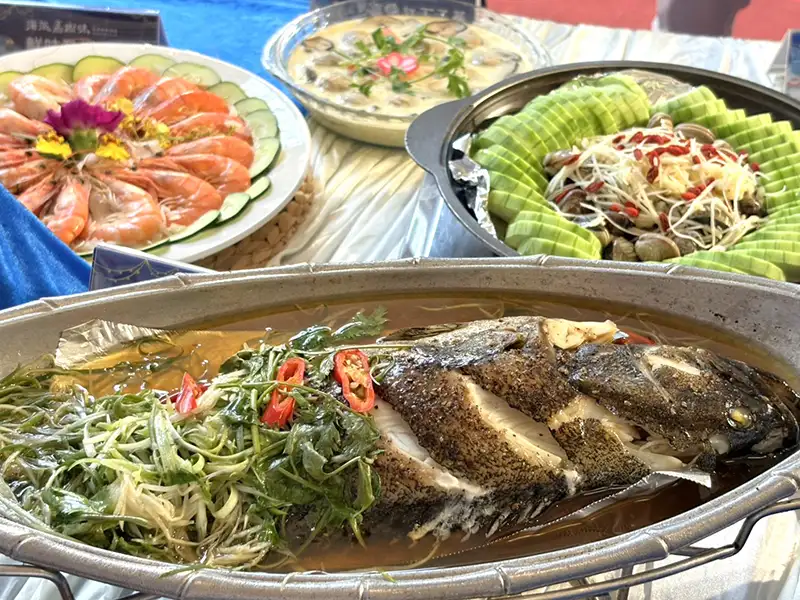 千人饗宴一桌只要4,500元,就能品嚐到最新鮮的布袋海味,CP值爆表。(圖/嘉義縣政府 提供)