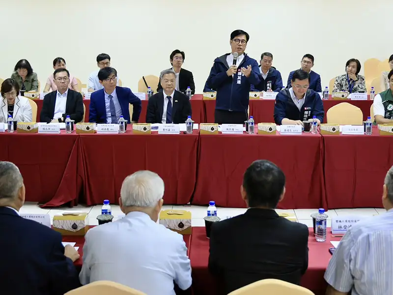經濟部長龔明鑫與高雄市長陳其邁參訪晉禾企業,關心扣件產業發展,並與業者座談交流,展現中央地方合力支持產業、提升國際競爭力的決心。(高市府提供)