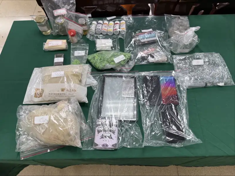 高雄警喬裝外送員搗破豪宅毒品分裝場  逮毒鴛鴦送辦