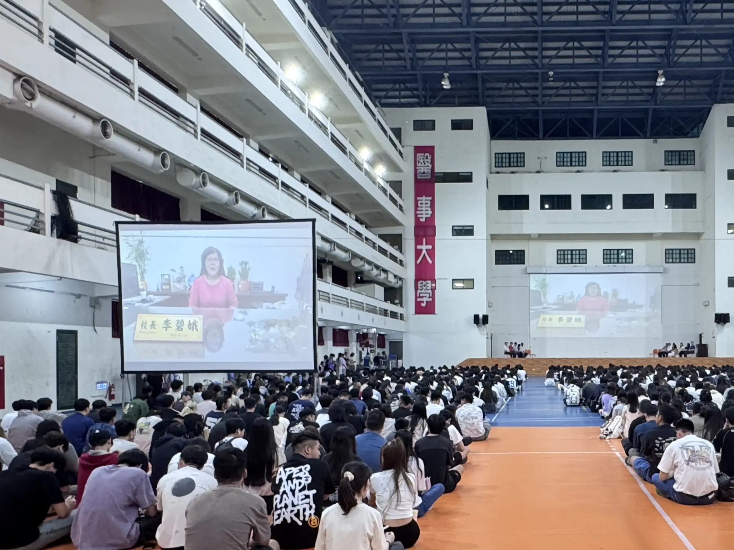 中華事科技大學新生訓練，李碧娥校長透過視訊勉勵新生快樂學習、有效學習，充實校園生活。(圖/中華醫事科技大學 提供)