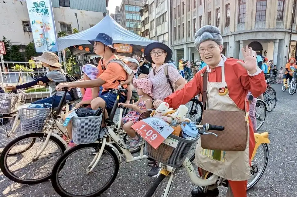 高雄市政府觀光局將於9月21日在三塊厝車站舉辦「乘風而騎—三民火車快飛單車微旅行」活動。（觀光局提供）