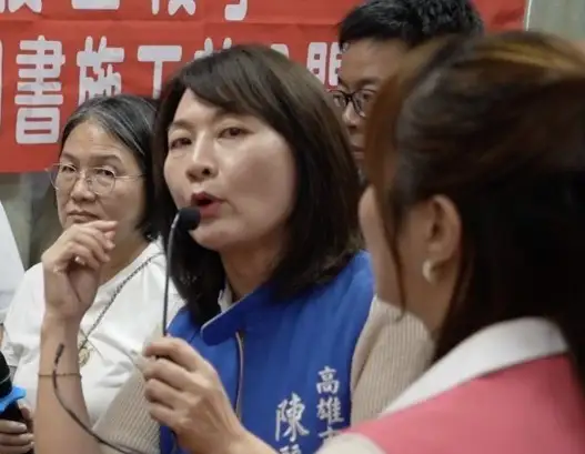 市議員陳麗娜指出，興達電廠爆炸與南區焚化爐火災短時間內接連發生，顯示中央與地方管理存在嚴重漏洞。（記者吳文生攝）
