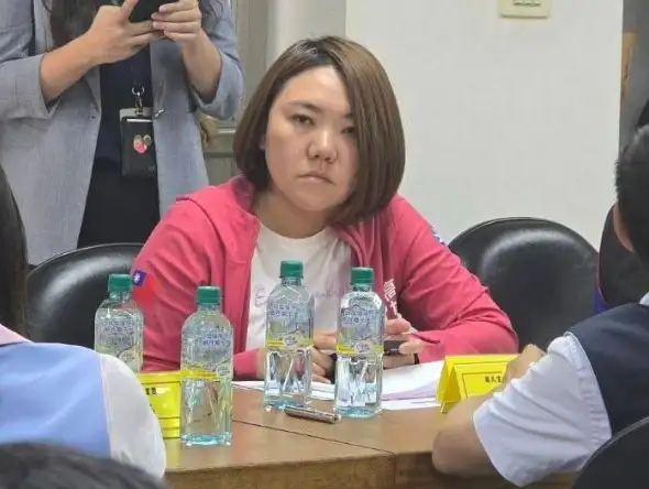市議員邱于軒質疑法蘭瑕疵導致新二號機爆炸。（記者吳文生攝）