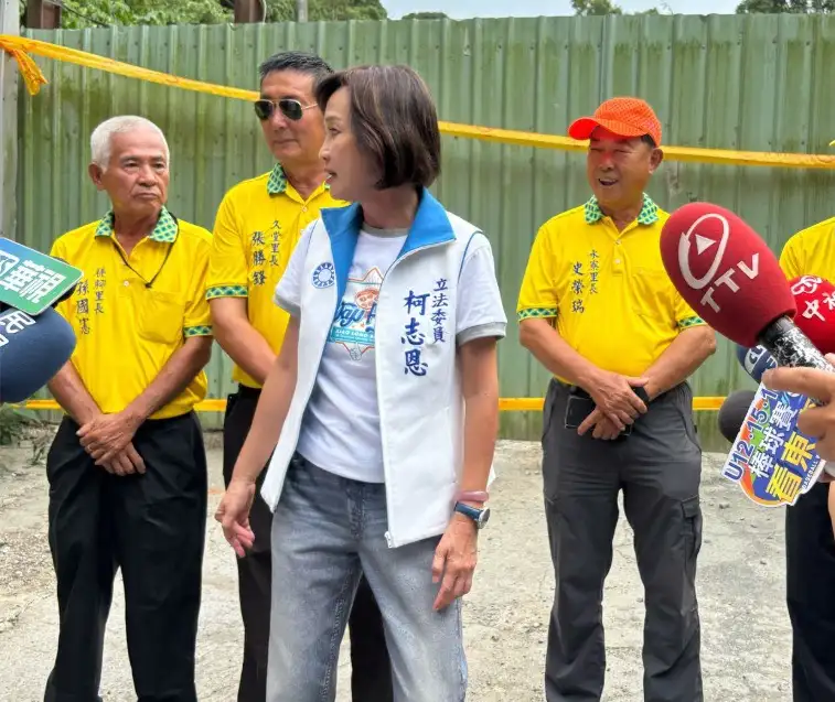 立委柯志恩批市府未妥善處理非法傾倒事件。（記者吳文生攝）