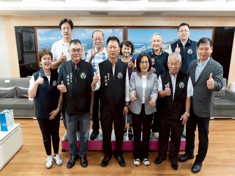 高雄市塑膠製品公會捐贈復康巴士 助力社福服務