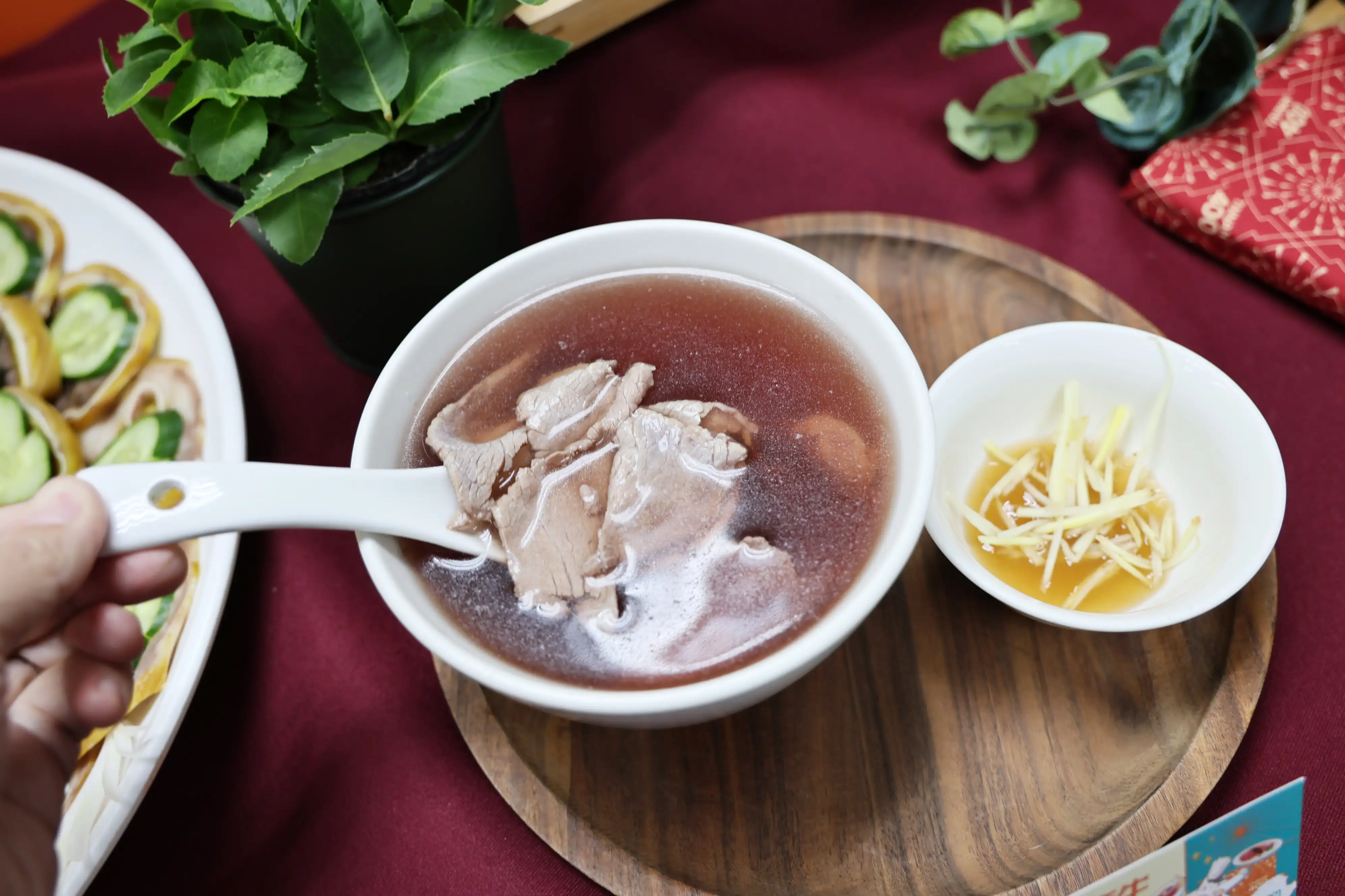 牛肉湯-台南有不少街頭美食經典。(圖/台南市政府 提供)