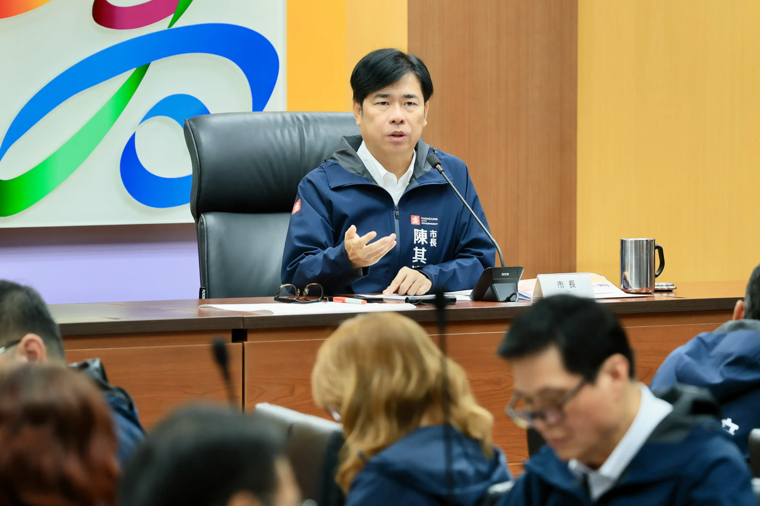 高雄市長陳其邁於市政會議聽取毒防局創新方案成果報告，強調須強化社區網絡能量，全面落實在地毒防工作。（高雄市政府提供）