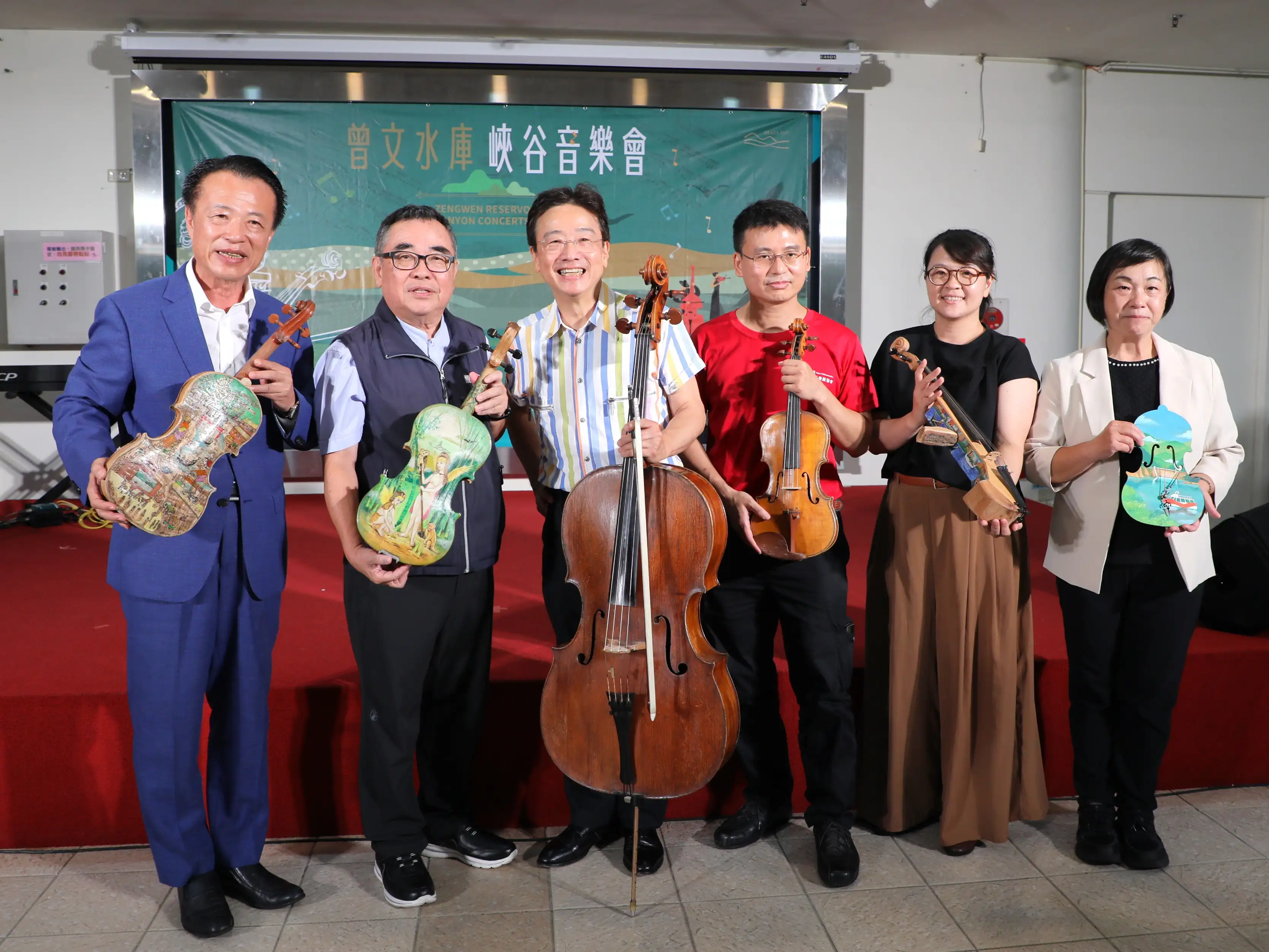 大提琴家張正傑現場演奏，展現古典樂與自然景緻交織的魅力。(圖/西拉雅國家風景區 提供)