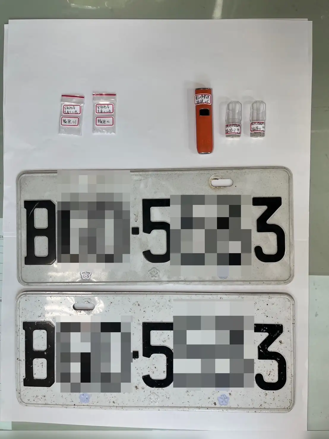 警方查扣嫌犯使用的偽造車牌，並連結先前國道路段肇逃案件，跨案偵破。(圖/嘉義縣警察局朴子分局 提供)