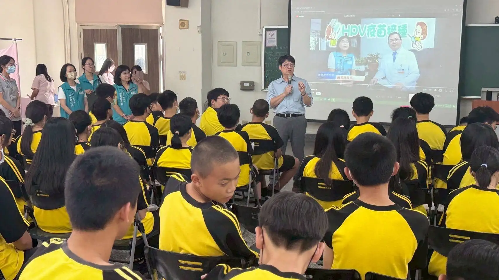 嘉義縣自9月起擴大HPV疫苗公費接種對象,國中男學生首度納入受惠族群,預計約2,600人受惠。(圖/嘉義縣衛生局 提供)