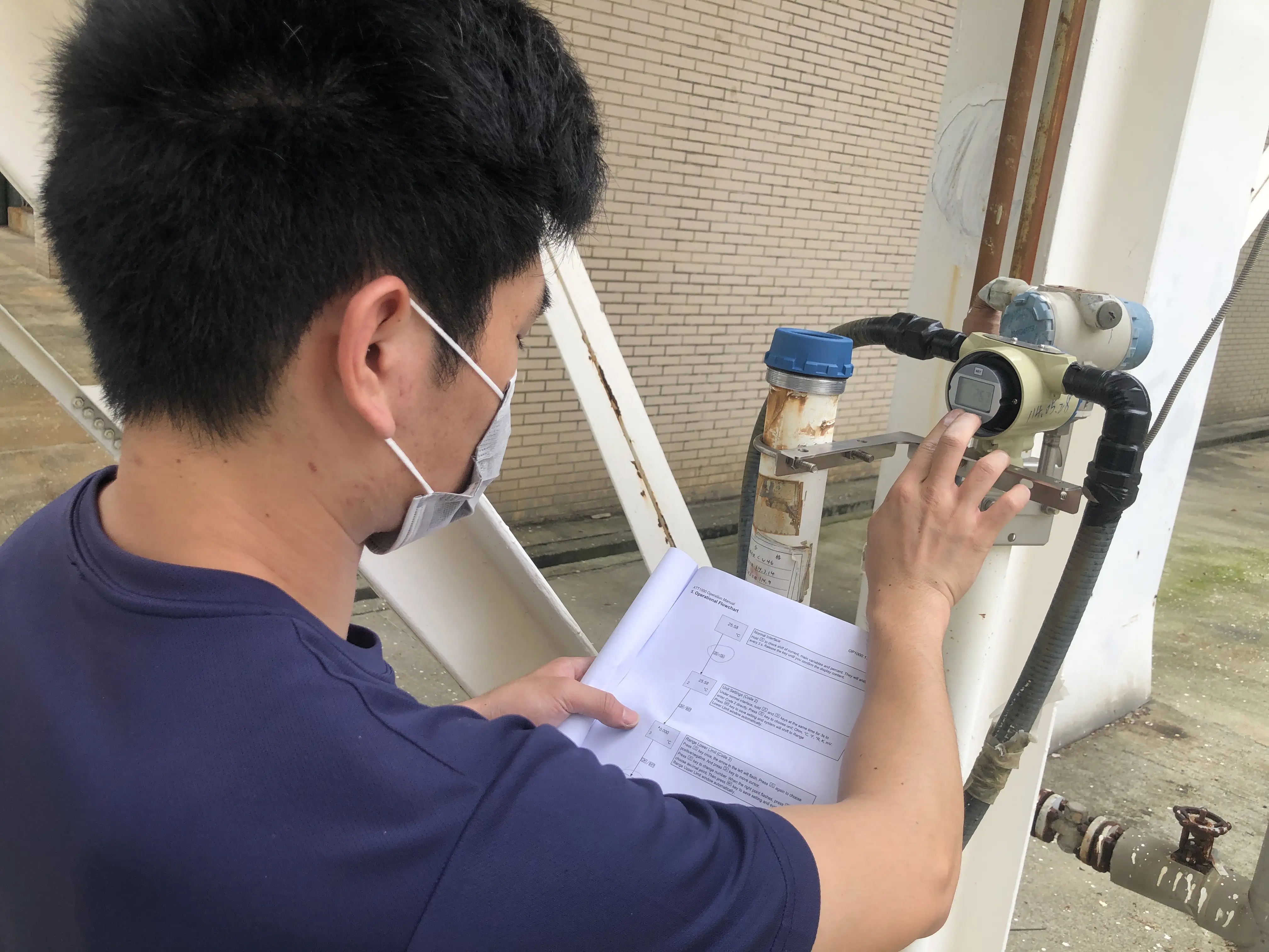 去年剛畢業的李姓青年透過初尋計畫的協助，不到一個月即順利找到電機助理工程師一職，並領到尋職津貼及就業獎勵金。(圖/勞發署雲嘉南分署 提供)